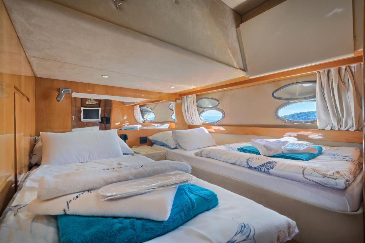 Luxury Yacht - Lex Of The Seas Hotel สปลิท ภายนอก รูปภาพ